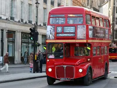 אוטובוס דו קומתי אדום בלונדון