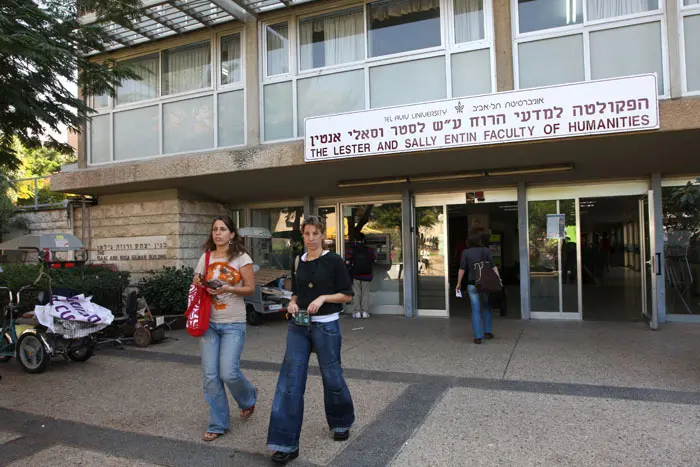 "האוניברסיטאות בישראל בן חולה מונשם שמתחיל את שיקומו". אוניברסיטת תל אביב