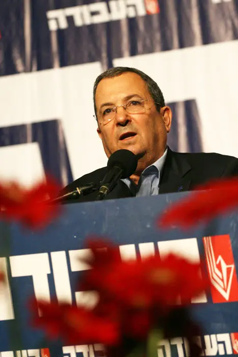 "אנחנו מסתכלים על השקט היחסי מסביב ויודעים שמתחת לפני השטח רוחשים דברים אחרים. אהוד ברק