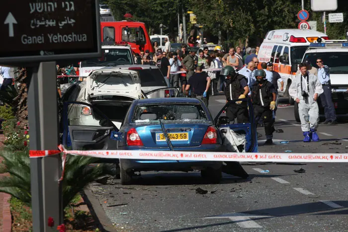 דרך נמיר נחסמה לתנועה מרחוב ארלוזורוב ועד שדרות רוקח. זירת הפיצוץ בתל אביב, היום