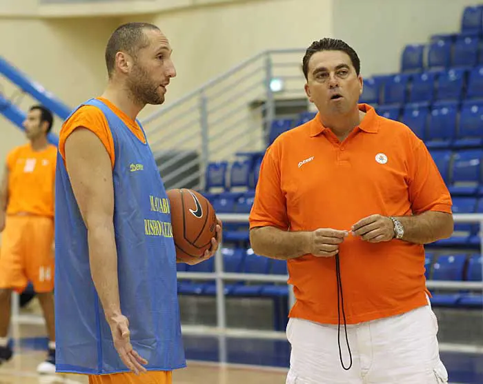 שחקן לשעבר בחולון: "אין ספק שכל מה שגילי מוסינזון אמר בראיונות לתקשורת, הוא יותר מנכון. למיקי יש הרבה מאוד אלתורים תוך כדי משחק"