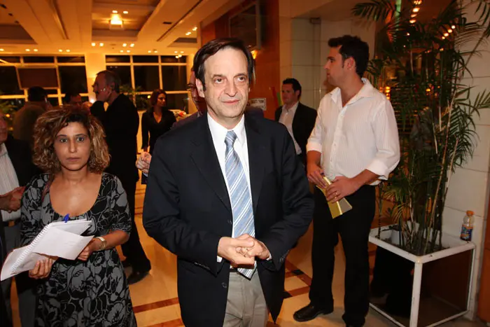 " "במבחן הקשה ביותר של הממשלה הנוכחית - מלחמת לבנון השניה, היא נחלה כישלון צורב". מרידור, הערב