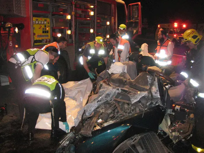 "כשהגענו השלושה כבר היו ללא רוח חיים וצוות של מגן דוד אדום קבע את מותם". מקום התאונה, הבוקר