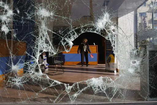 עד כה נהרסו יותר מ-130 חנויות בבירה אתונה