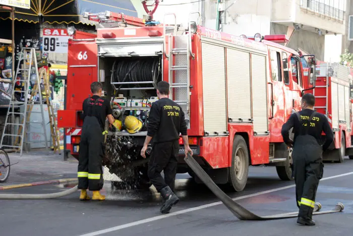 "הקיצוץ נובע מחוסר אחריות של שר האוצר ושל ראש הממשלה" אמר רס"ר חיים שלו משירותי הכבאות בגבעתיים