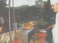 יריד אוכל ואמנות במוזיאון ישראל. מסורת זו מסורת