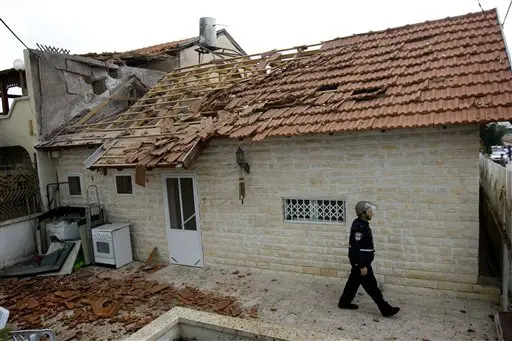 אל תיתפסו לטיעונים דמגוגיים חסרי טעם בנוסח  "לא עוזבים את הבית בגלל החמאס". מותר לצאת מהבית ללא בעיות מצפון