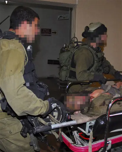 למרכז הרפואי "סורוקה" בבאר שבע פונו 25 חיילים. חמישה מהם במצב קשה. פצוע מפונה לבית החולים