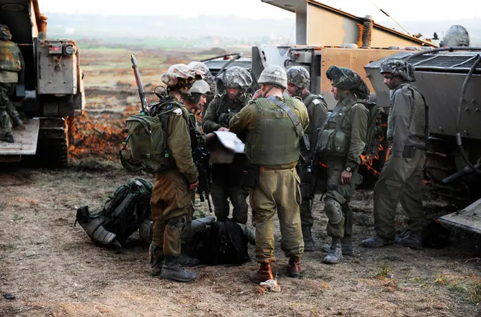 חיילי צה"ל מבצעים פשיטות על בתים של פעילי חמאס