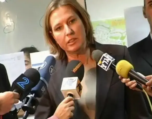 "על כל ירי שנורה לעברנו ישראל צריכה להגיב". לבני