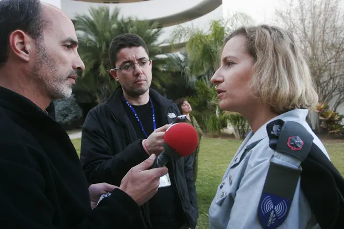 אחיזת החנק של צה"ל בעיתונאים הישראלים המתרפסים מרצון, לא תעבוד מול המרץ של הערוצים הזרים
