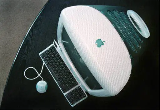 iMac - ג'ובס חזר לאפל