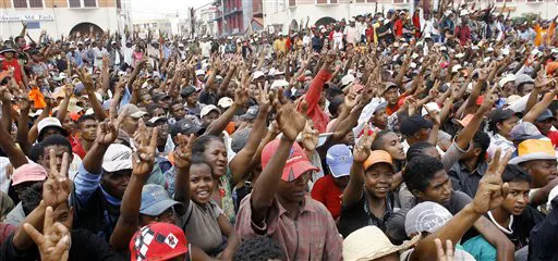 הקצינים המורדים: "אנחנו בעד אזרחי מדגסקר". הפגנות במדגסקר