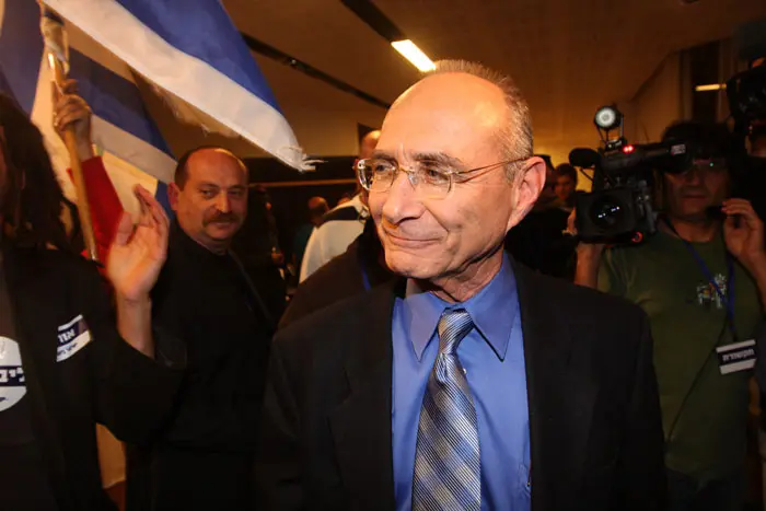 מכבש של לחצים. שר התשתיות עוזי לנדאו