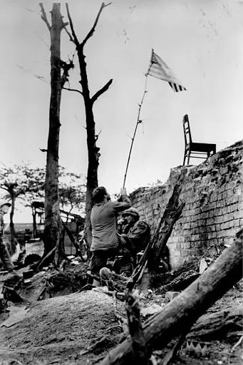 הצבא האמריקאי כובש מחדש את העיר הואה במלחמת וייטנאם