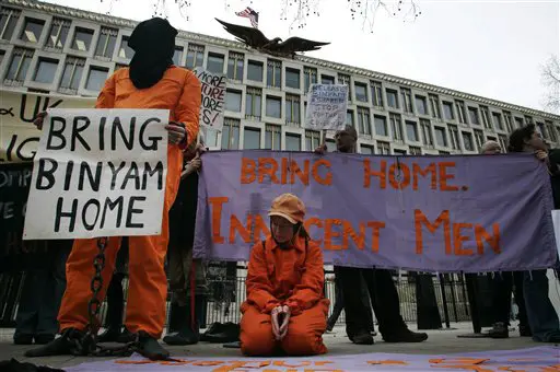 העצורים בגואנטנמו נחשבים ל"לוחמים זרים" אך אינם מוגדרים כשבויי מלחמה