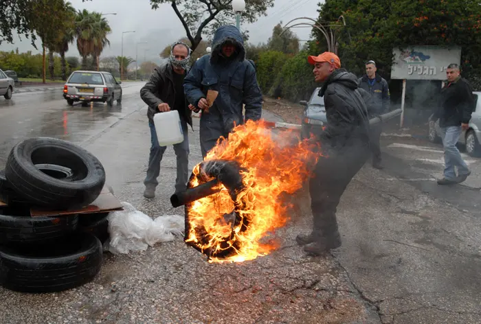 "ערי הפריפריה נשענות על מפעל בודד שמהווה מקור הכנסה עיקרי. אם יסגרו מפעלים אלו, הן עלולות לקרוס". הפגנת עובדי פרי גליל