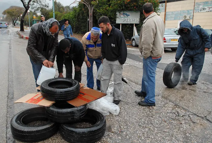 פיטורים, קיצוצים, ורק בכדורגל המחירים לא זזים. עובדי פרי גליל מוחים נגד סגירת המפעל