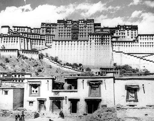 לאסה, העיר האסורה של טיבט, לפני הכיבוש הסיני