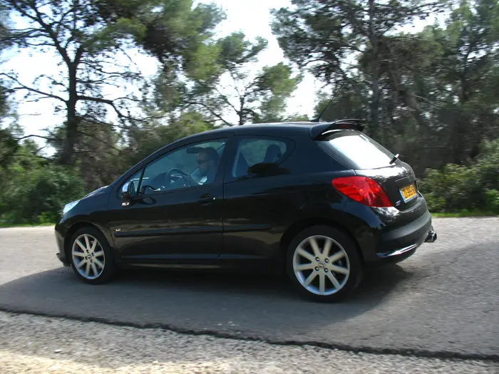 מבחן דרכים פיג'ו 207 GTI