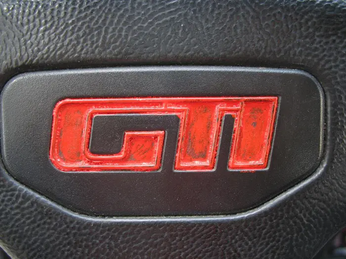 פיג'ו 205 GTI