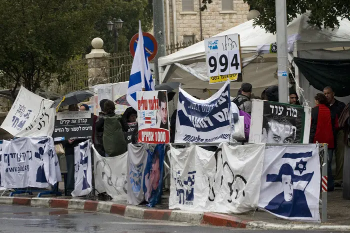 אוהל המחאה של משפחת שליט מול בית ראש הממשלה
