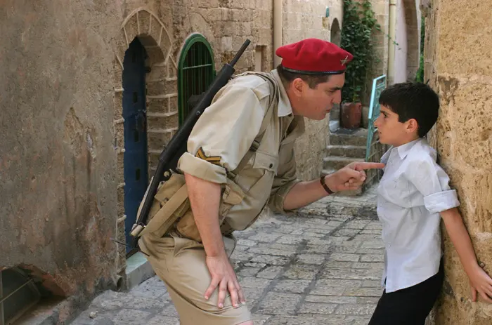 אויב שהופך לחבר. מתוך "הבוגד הקטן"