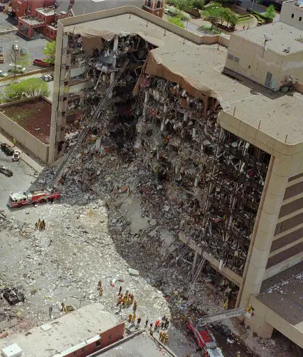 ב-19 באפריל 1995, התפוצצה מכונית תופת בבניין ממשלתי בעיר אוקלהומה סיטי