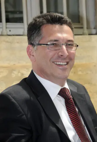 מבטיח לתגמל כספית בתי ספר שיציגו שיפור בהישגי התלמידים. שר החינוך גדעון סער