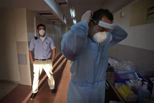 מתגוננים מפני שפעת החזירים בבית חולים מאיר בכפר סבא