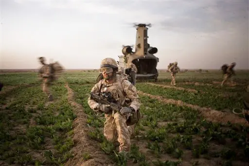 "מתמודדים עם איום חמור ורציני על הממלכה המאוחדת",חיילים בריטיים באפגניסטן