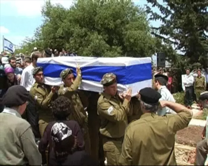 שמני אמר למשפחה השכולה: "מדובר במקרה מצער, תאונה מבצעית". הלוויתו של לוי