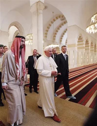 "כולי אמונה שנוצרים ומוסלמים יכולים לשתף פעולה". האפיפיור והנסיך ר'זי היום בירדן