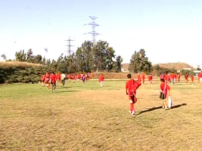 נוער הפועל ת"א שיחקו כדורגל למרגלות חיריה