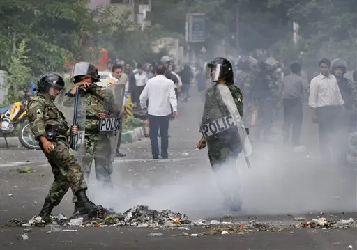 הרשויות הגיבו ביד קשה למהומות ושלחו לרחובות יחידות לפיזור הפגנות