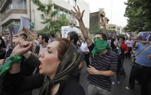 מהומות ברחובות טהרן בעקבות ניצחון אחמדינג'ד בבחירות