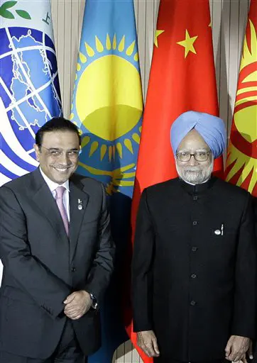 ראש ממשלת הודו מנהומן סינג עם נשיא פקיסטן אסיף עלי זרדרי