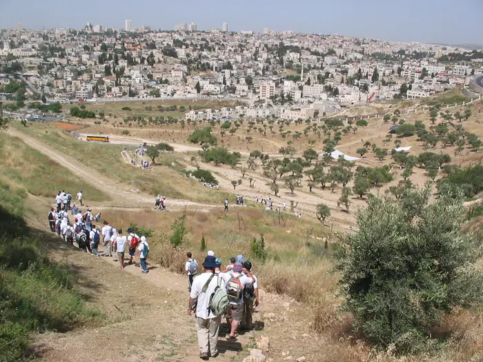 מומלץ לפתוח בתצפית מרשימה למדבר יהודה