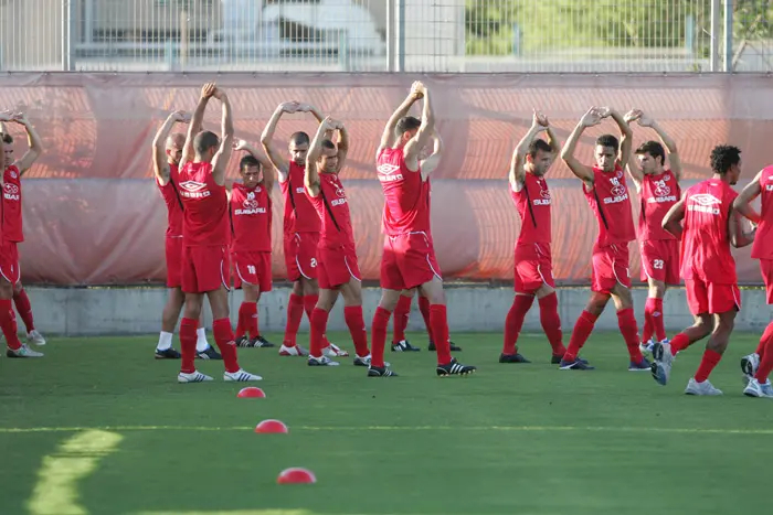 משחק אימון נגד סטוק סיטי. שחקני הפועל תל אביב באימון הבכורה של הקבוצה