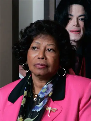 בית המשפט בלוס אנג'לס אישר אתמול את בקשת אימו של מייקל ג'קסון לאפוטרופסות זמנית על שלושת ילדיו