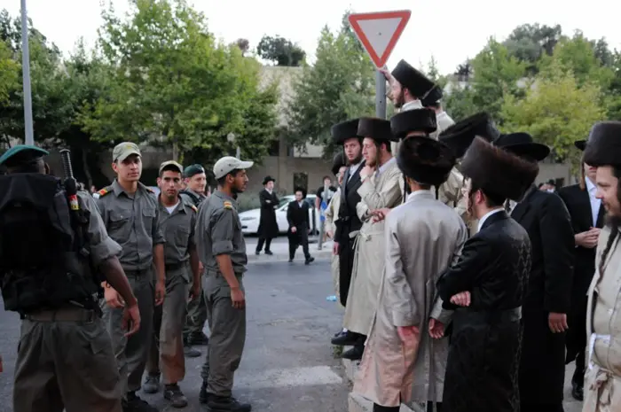 גם בשבת שעברה התעמתו אלפי חרדים עם אנשי כוחות הביטחון ברחובות שבטי ישראל והנביאים. ירושלים, היום