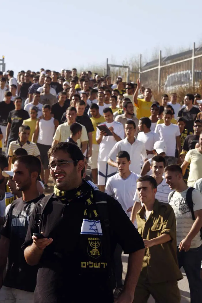 העתיד לא ברור. אוהדי בית"ר באימון בבית וגן