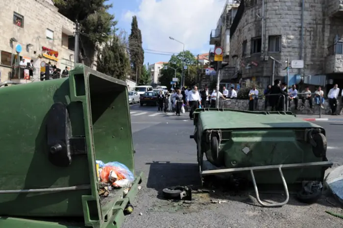 "בהפגנות מושחתים נכסים ציבוריים ומופעלת אלימות פיזית ומילולית"