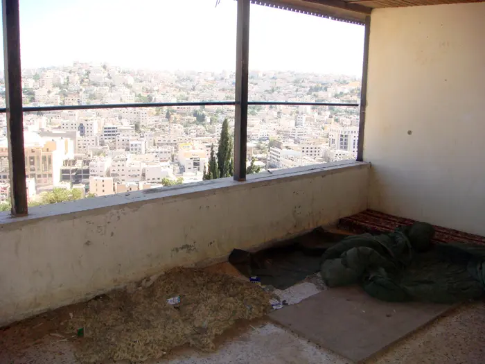 הפלסטינים: "מתוך 11 משפחות נותרו בבניין 3". צה"ל: "מדובר בקומת גג שאינה מאוישת מספר שנים"