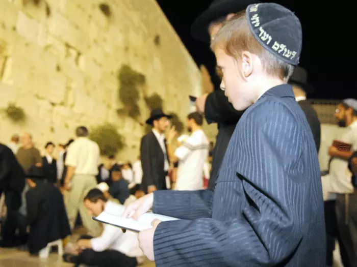 להרבות באהבת חינם. מציינים את תשעה באב בכותל