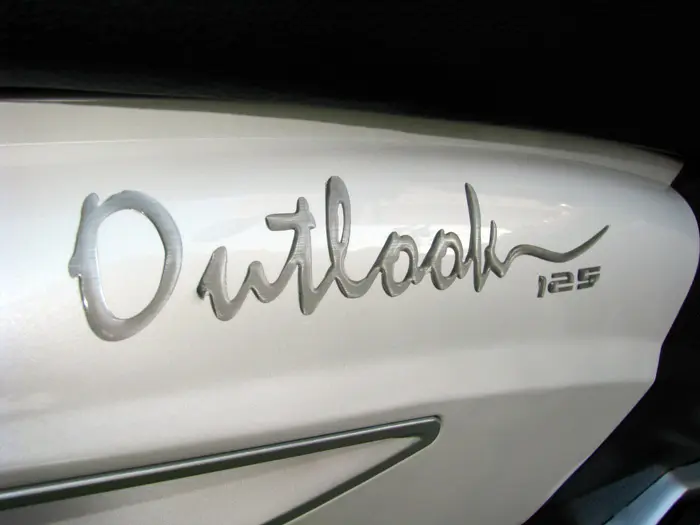 מבחן דו גלגלי קיוואי אאוטלוק 125