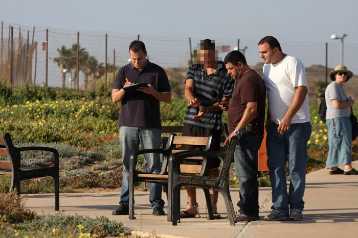 החשוד שיחזר כיצד המשיך להכות בו באגרופים ובבעיטות גם כאשר היה כבר מחוסר הכרה על הרצפה