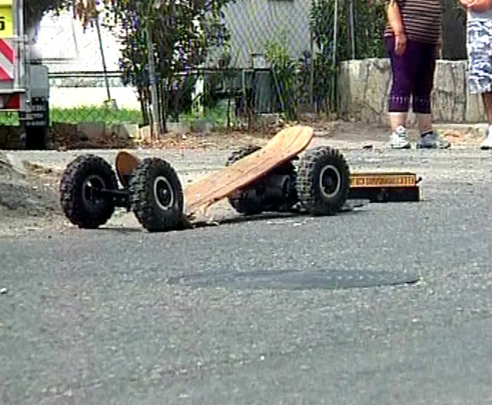 הסקייטבורד עליו רכב הילד שנפגע ביהוד