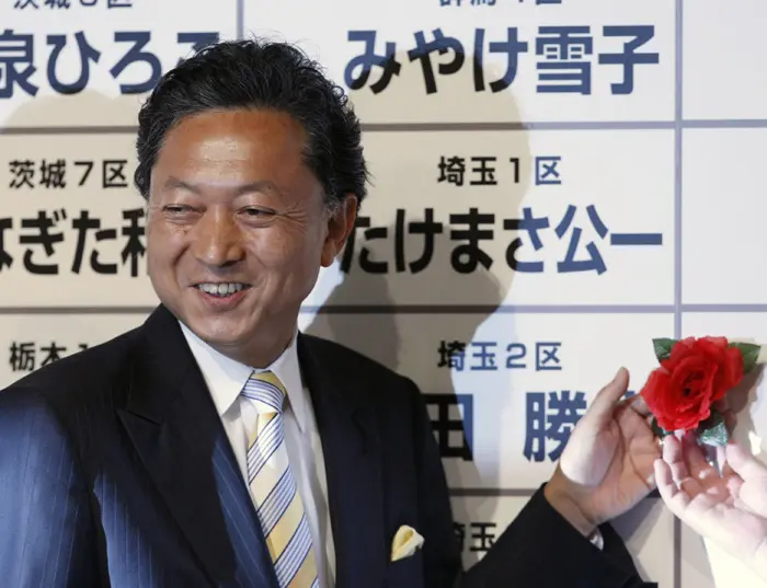 המנצח בבחירות ביפן, יוקיו האטוימה בוחן את התוצאות