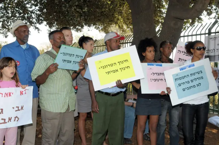 פתח תקוה לא מסתפקת בחומות גזעניות בין יהודים